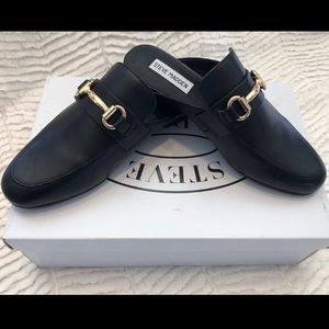 Steve Madden Kandi Black leather mules.